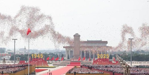 新富策略 揭秘｜8万只气球、8万羽和平鸽，如何齐飞？